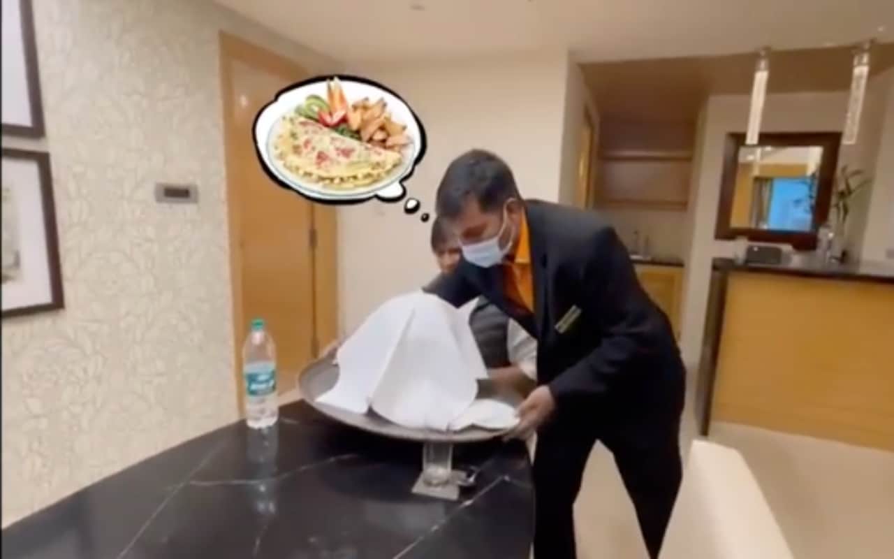 Vivek Oberoi shared his video how a waiter served him helmet instead of omelet after issuing challan by mumbai police