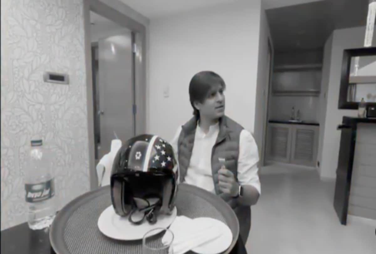 Vivek Oberoi shared his video how a waiter served him helmet instead of omelet after issuing challan by mumbai police