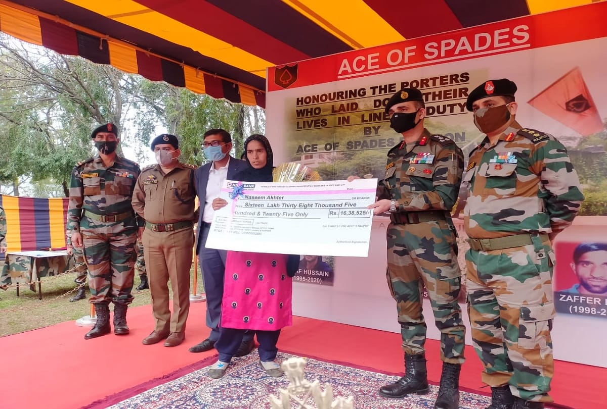 10 January 2020 pakistan Bat attack, indian Army gives financial assistance to martyrs and relatives of injured Porter