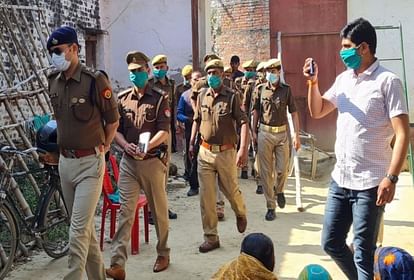 घटनास्थल पर मौजूद पुलिस