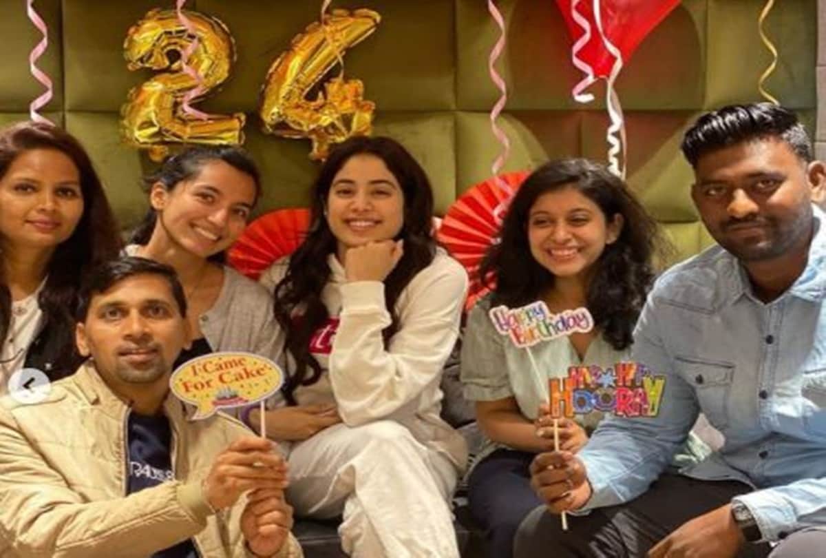 Happy Birthday Janhvi Kapoor: Janhvi kapoor celebrated her 24th birthday on film set see photos