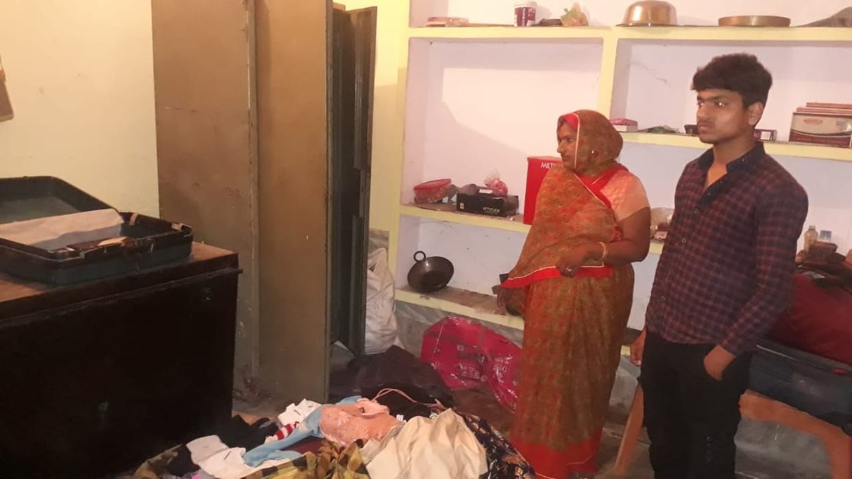 Seven lakh theft at the house of retired army man