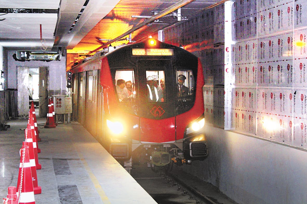 Smart card holder will do free journey in metro on 8th march