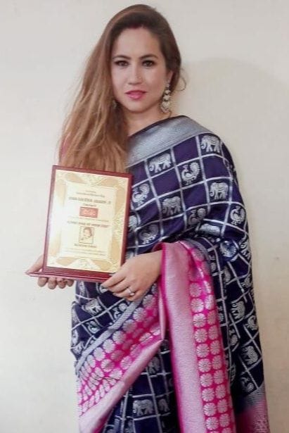 Diksha received the Iconic Diva Award