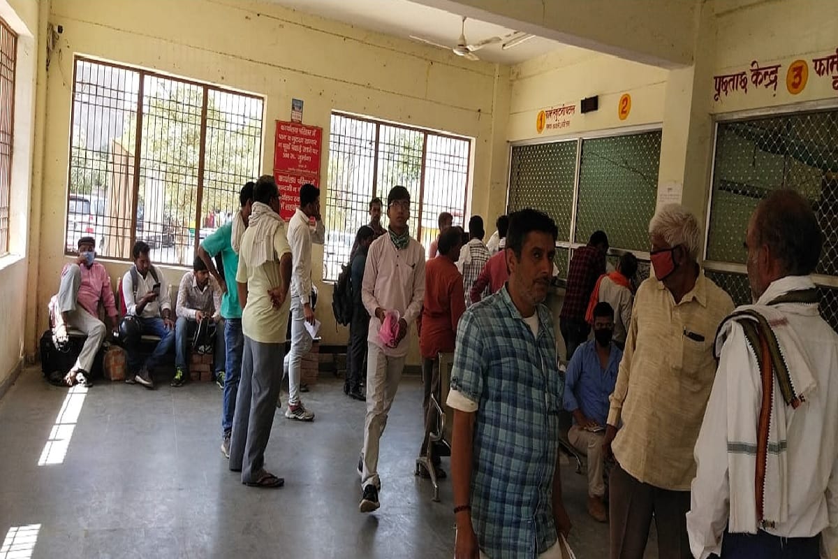 Brokers dominate in Varanasi RTO difficult to work without facility fee