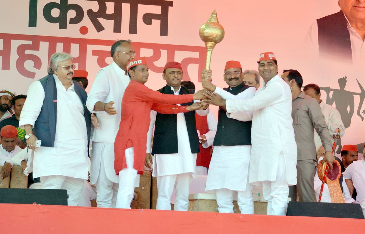 Aligarh: Andher Nagari Chaupat Raja ... who needs to see come to UP: Akhilesh