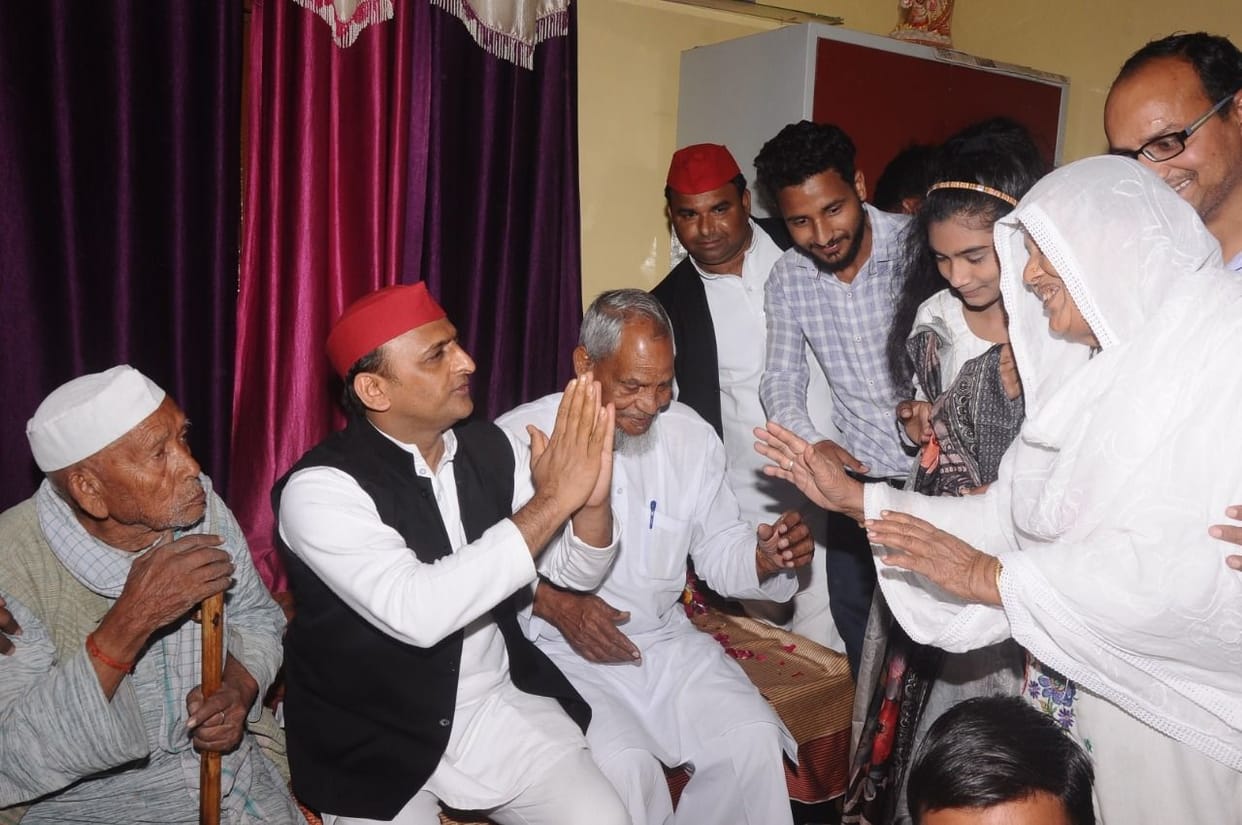 Akhilesh went to meet Mulayam's partner Hameed Wrestler