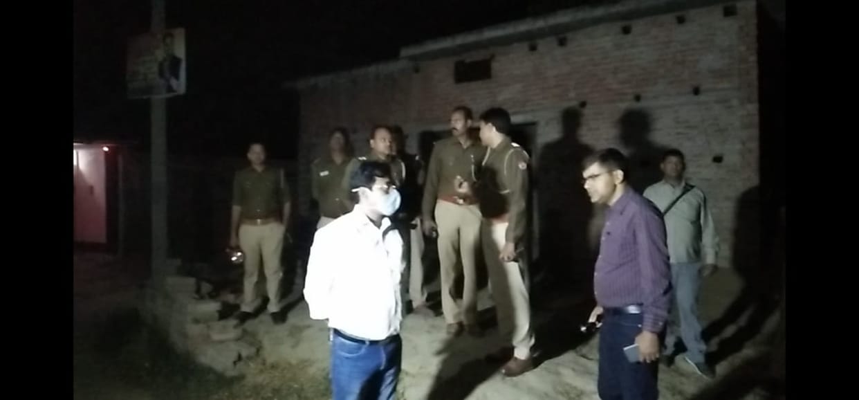 Two sides clash over Ambedkar statue in Ghazipur, police reached four police stations, four injured in stone pelting