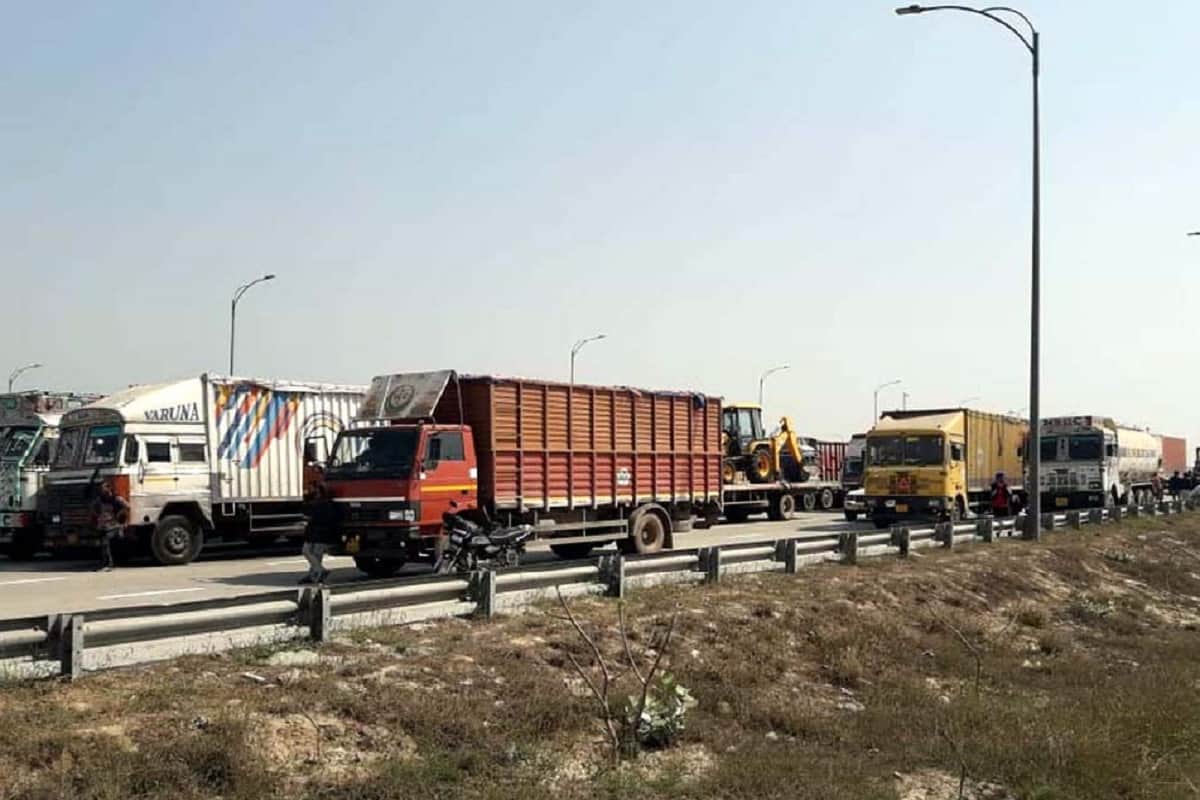 BKU activists has eastern peripheral expressway jam against agricultural laws in Baghpat