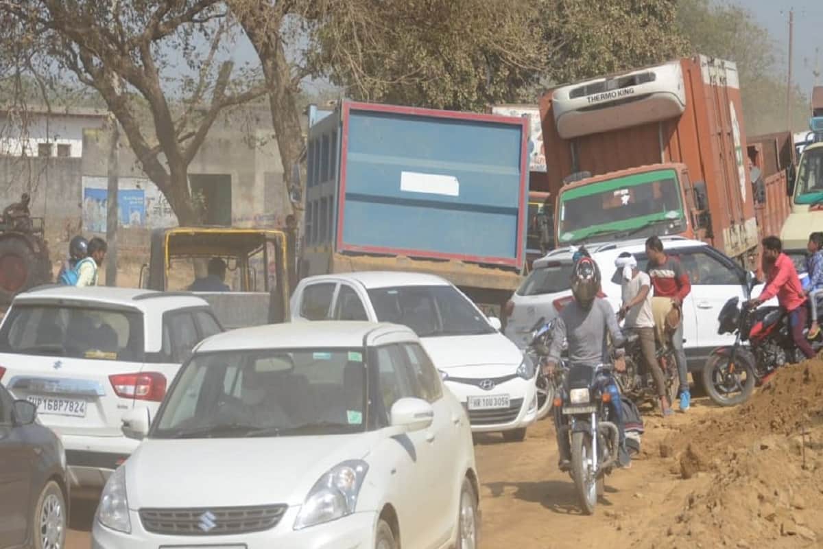 BKU activists has eastern peripheral expressway jam against agricultural laws in Baghpat