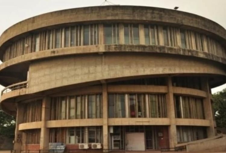 Students of Panjab university angry on two questions asked in examination 