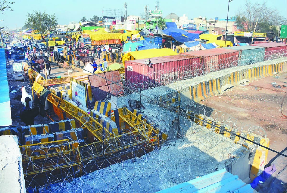 process of breaking the barriers on the singhu border continues road is expected to open by today evening