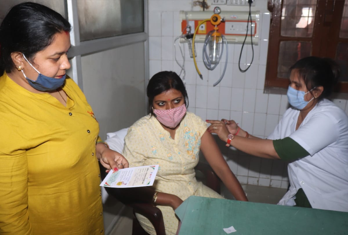 covid vaccination in gorakhpur on 12 booth