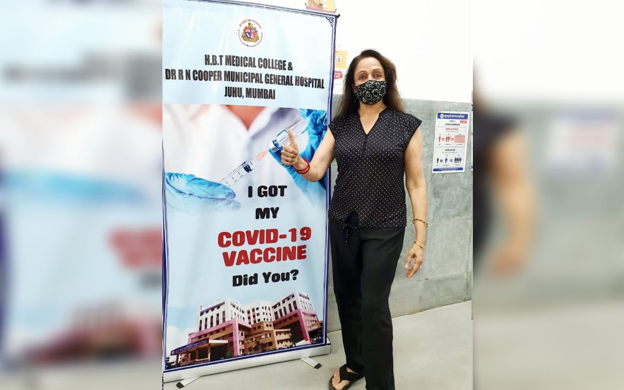 hema malini has taken covid vaccine along with the public at Cooper Hospital