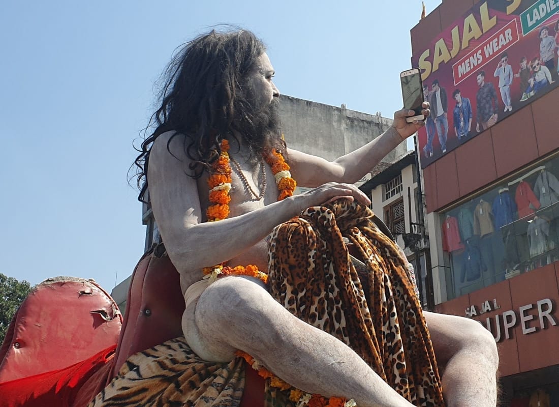 haridwar mahakumbh 2021: naga saint also an artist watch photos