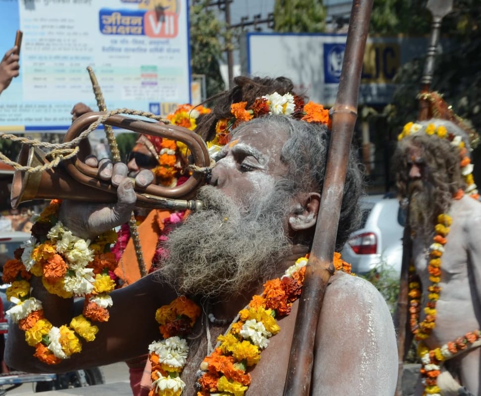 haridwar mahakumbh 2021: naga saint also an artist watch photos