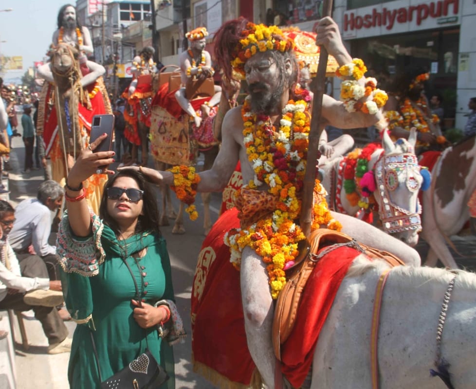 Haridwar Kumbh Mela 2021: naga saint life is too tough seen in photos