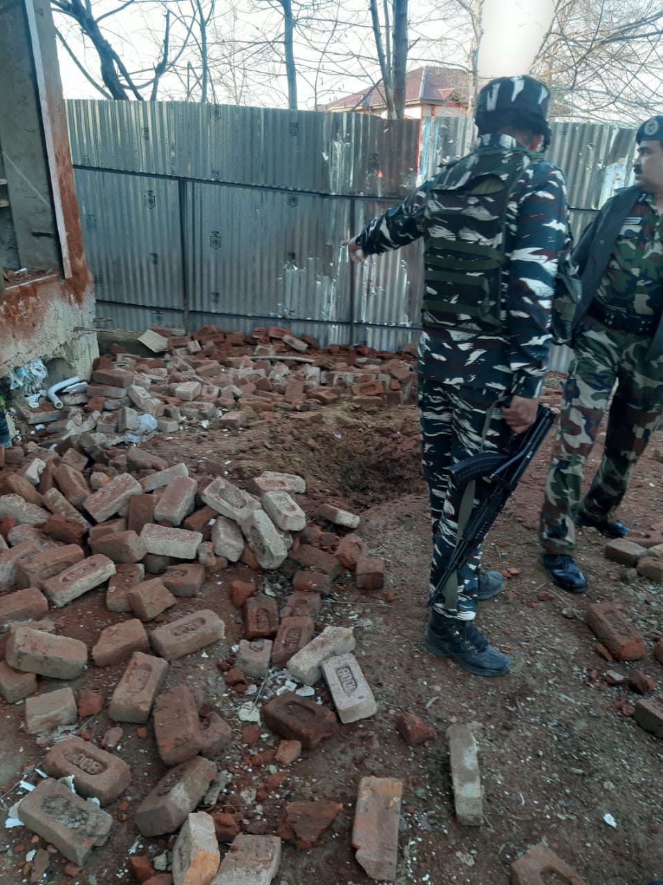 Militants explode IED in Pulwama