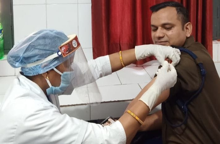 vaccination,corona,fathepur news,dm and sp,second doze