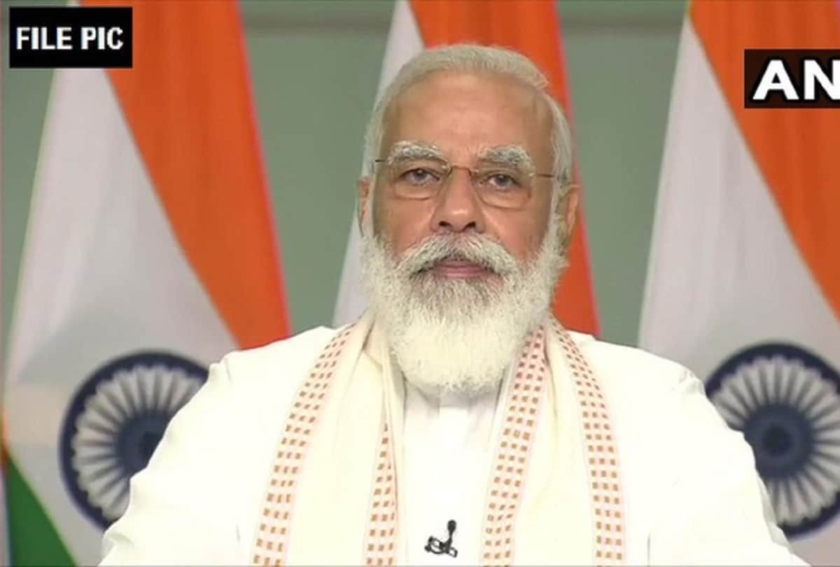 PM Modi reviews R Madhavan Rocketry trailer met actor and Nambi Narayanan