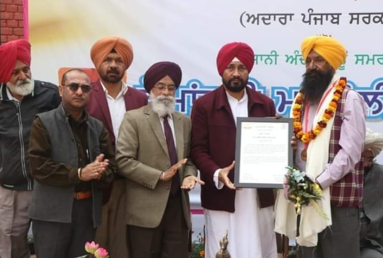 Former Bank Manager of Punjab collected old songs and speech