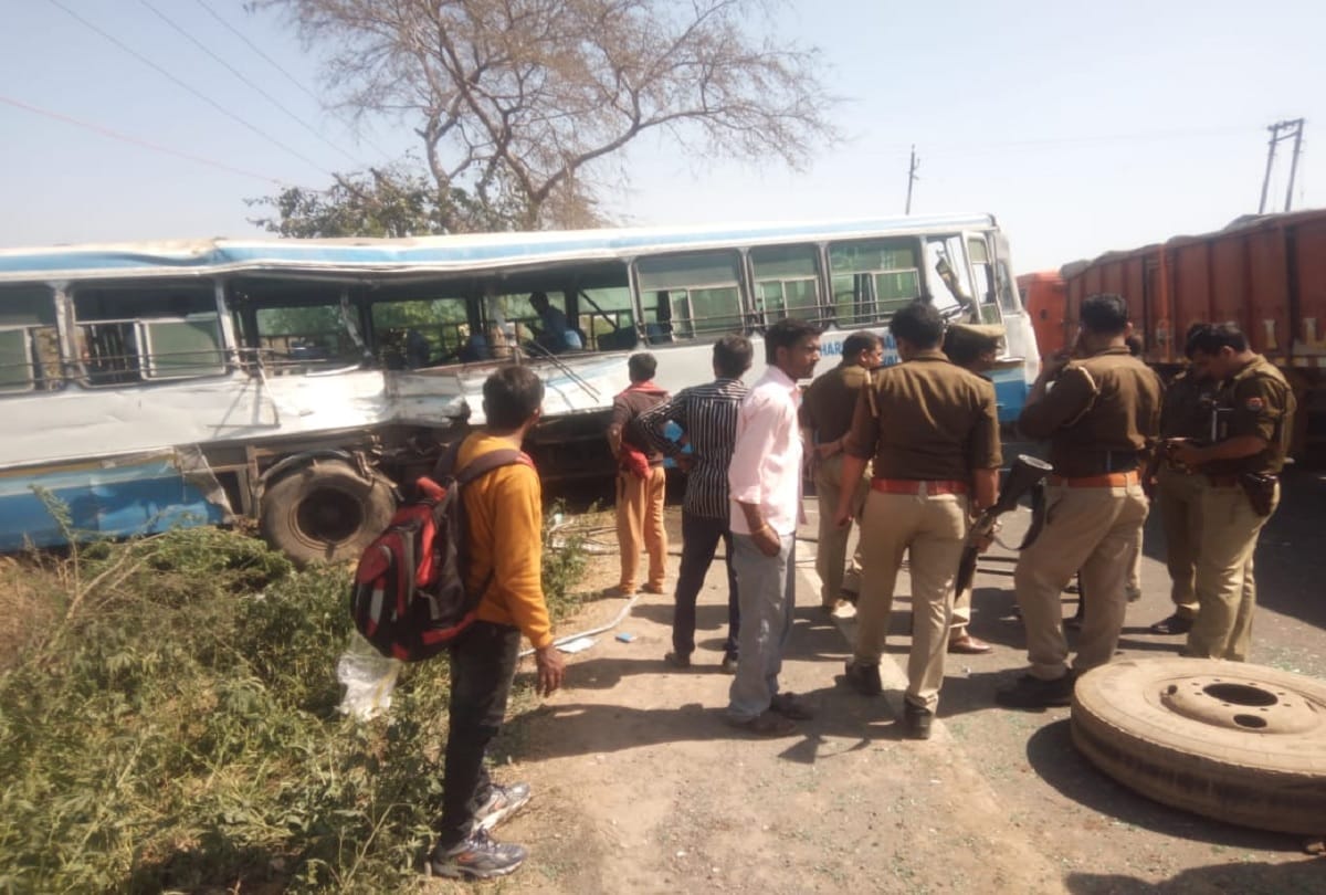 Two buses of Haryana Roadways collide in Aligarh