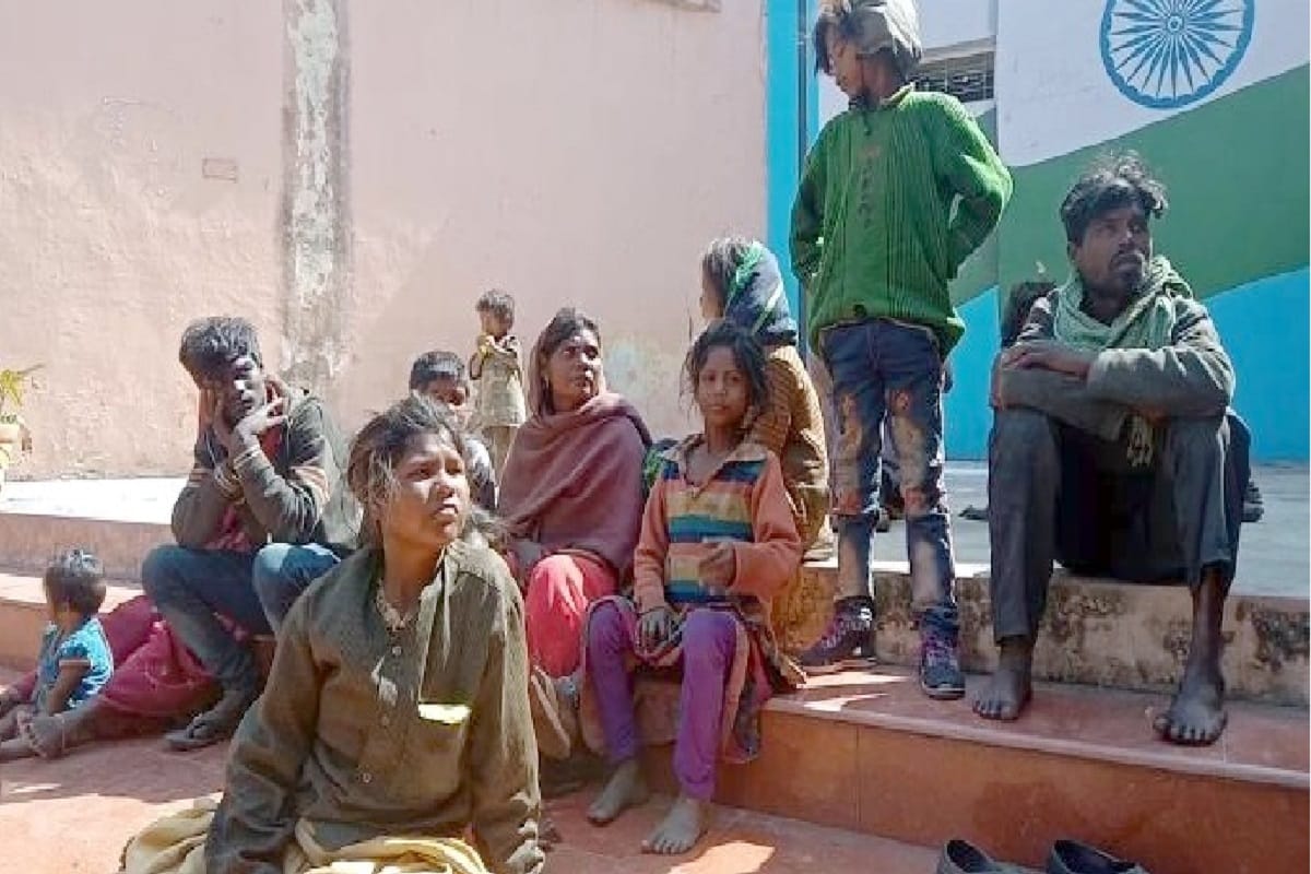 A family was cheated by farmer in Punjab and they have walked on foot to Shamli of Uttar Pradesh