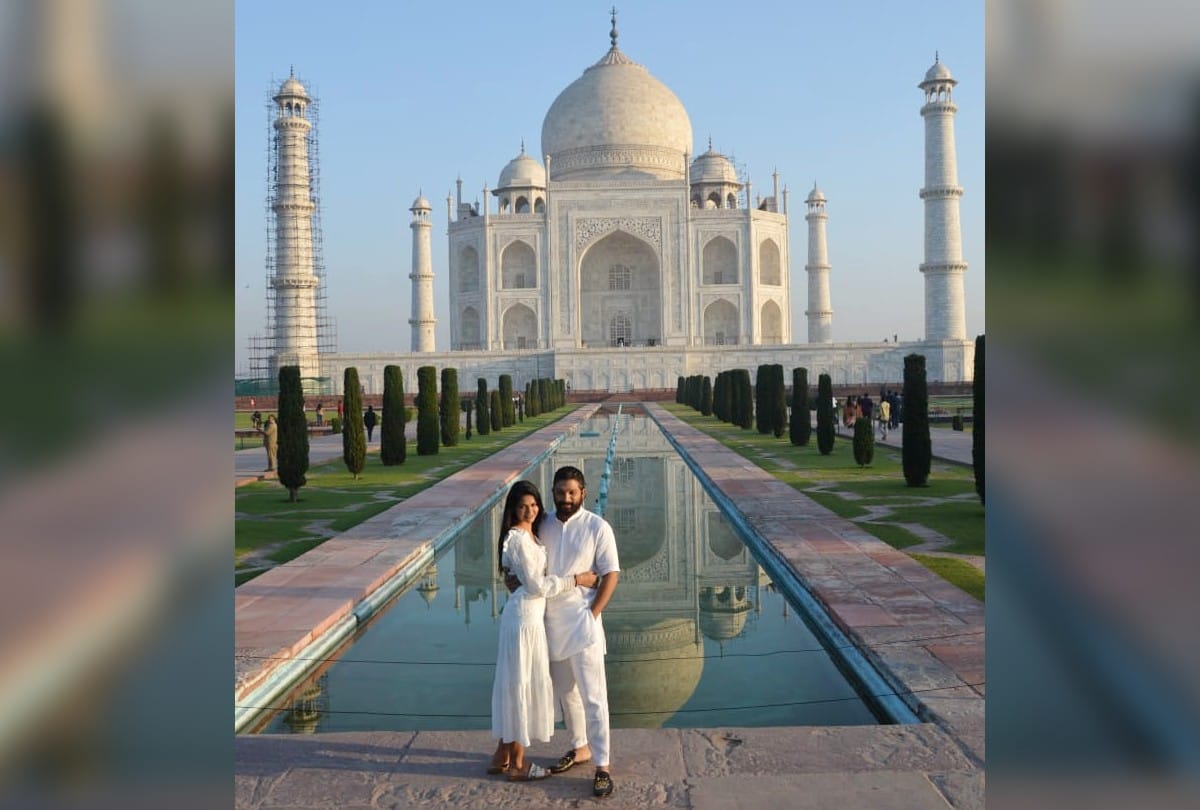 Telugu actor Allu Arjun visits Taj Mahal with wife sneha reddy on marriage anniversary