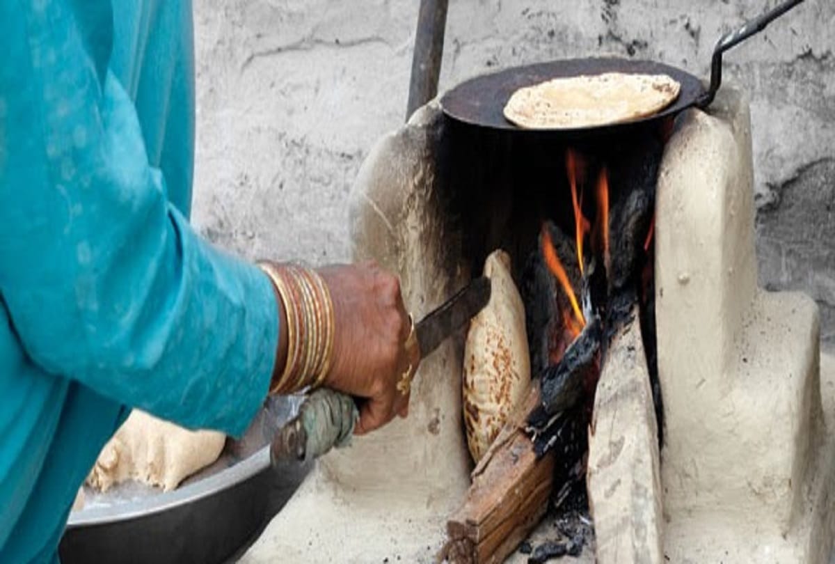 Ujjwala Yojna beneficiaries forced to cook on woods as cylinder price increases