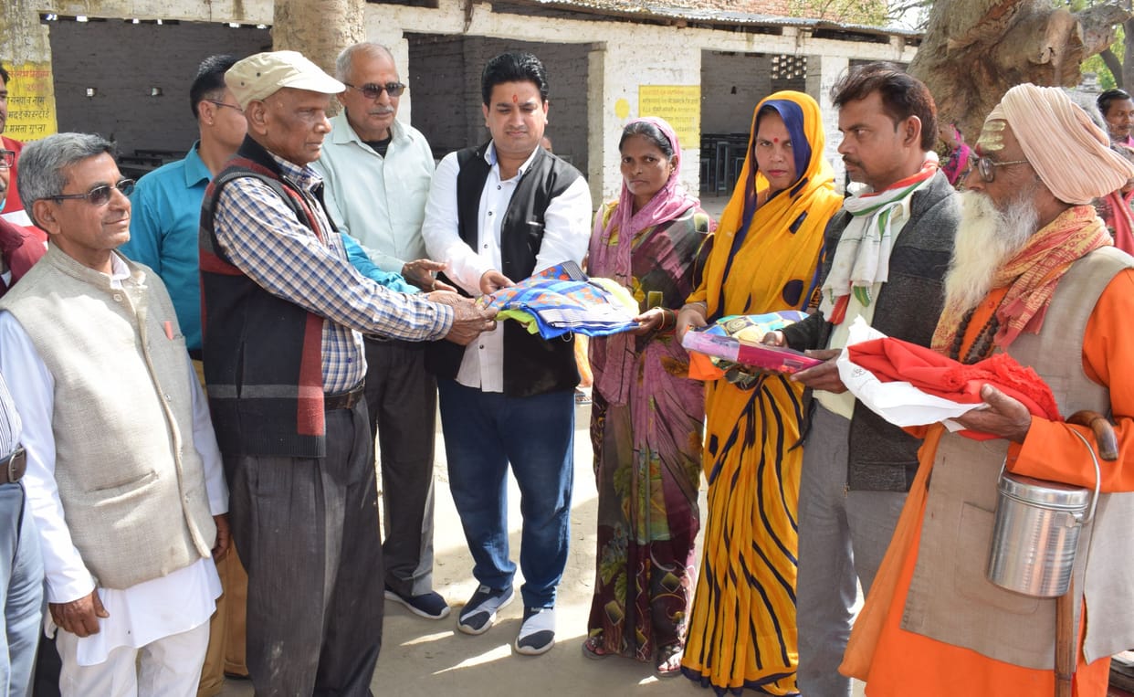 Narayan gave happiness to 121 needy before Holi
