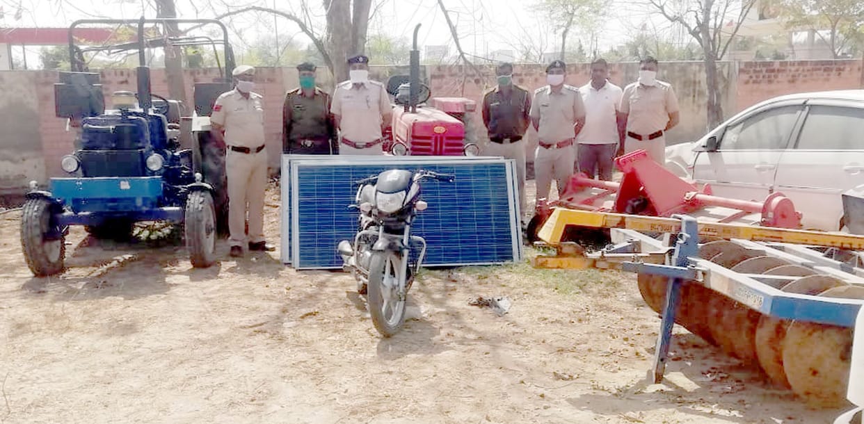 police arrest 4 friend in case of thief and expose many case