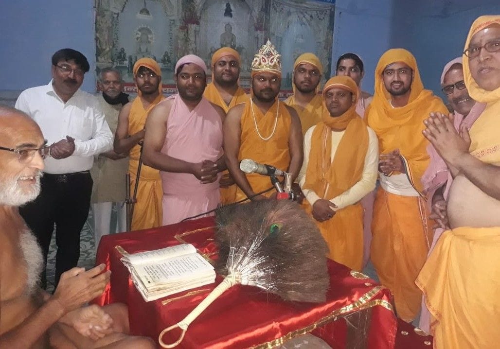 Mangala Aarti of Chandraprabhu in Jain temple