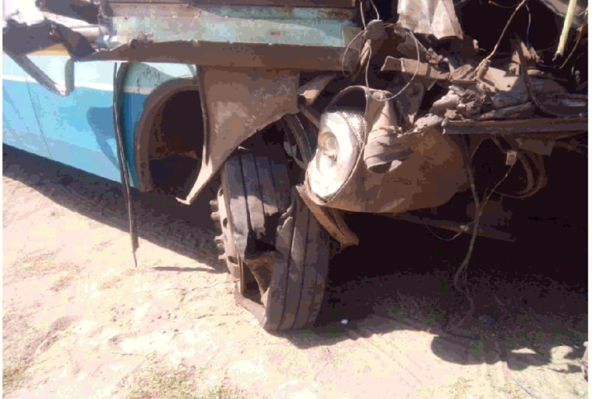 Pakistan : 13 killed, over 30 injured as bus overturns in Sindh province