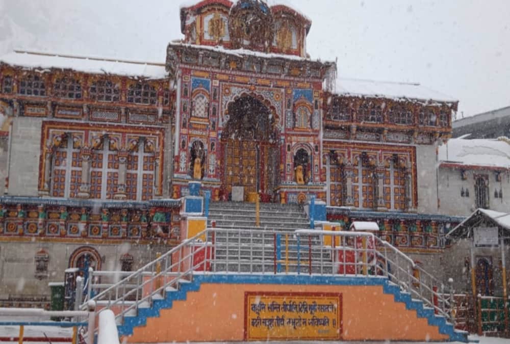 Uttarakhand weather Update Today: Heavy Snowfall in Badrinath and Hemkund Sahib photos