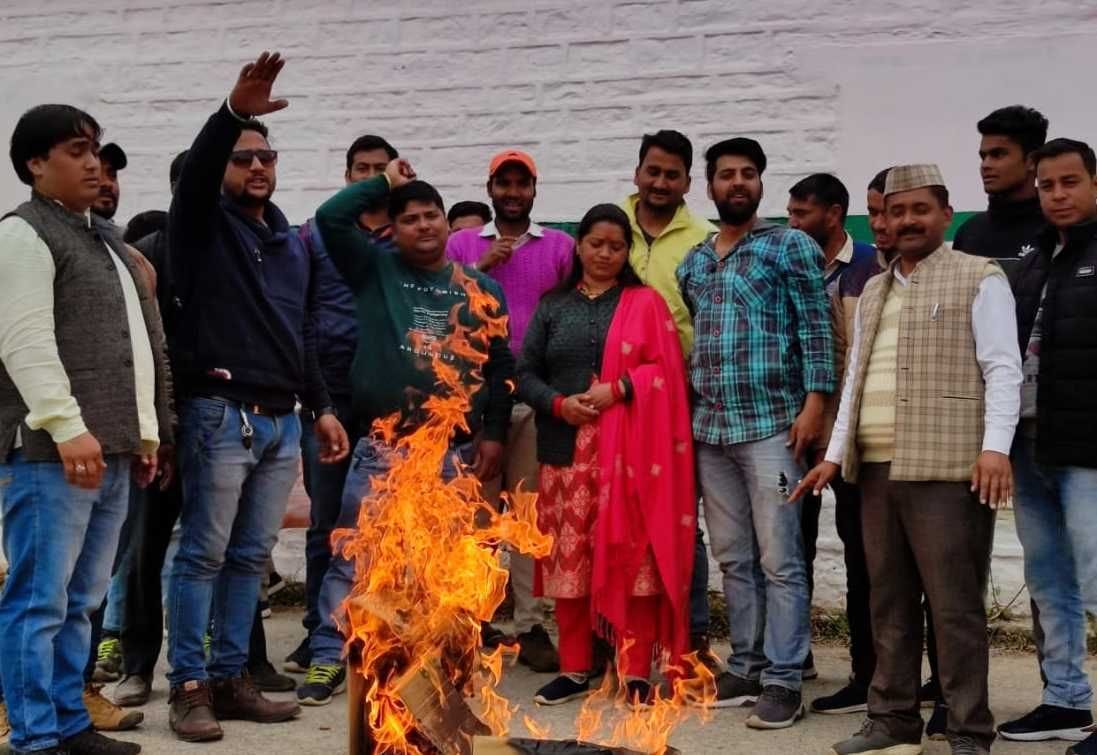congressmen protested in bageshwar