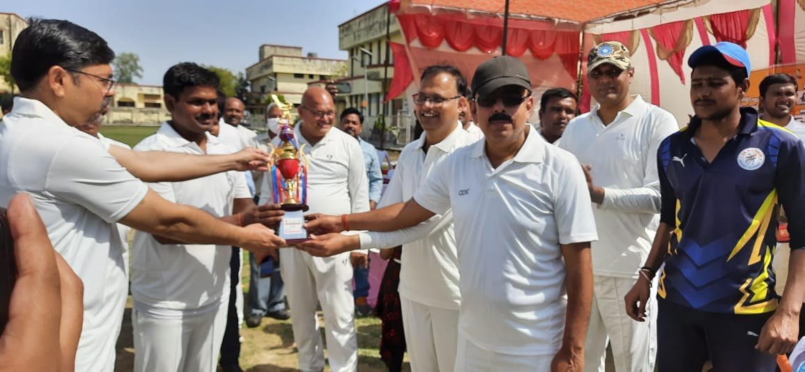 District Judge XI defeated DM XI by four wickets in Sonbhadra