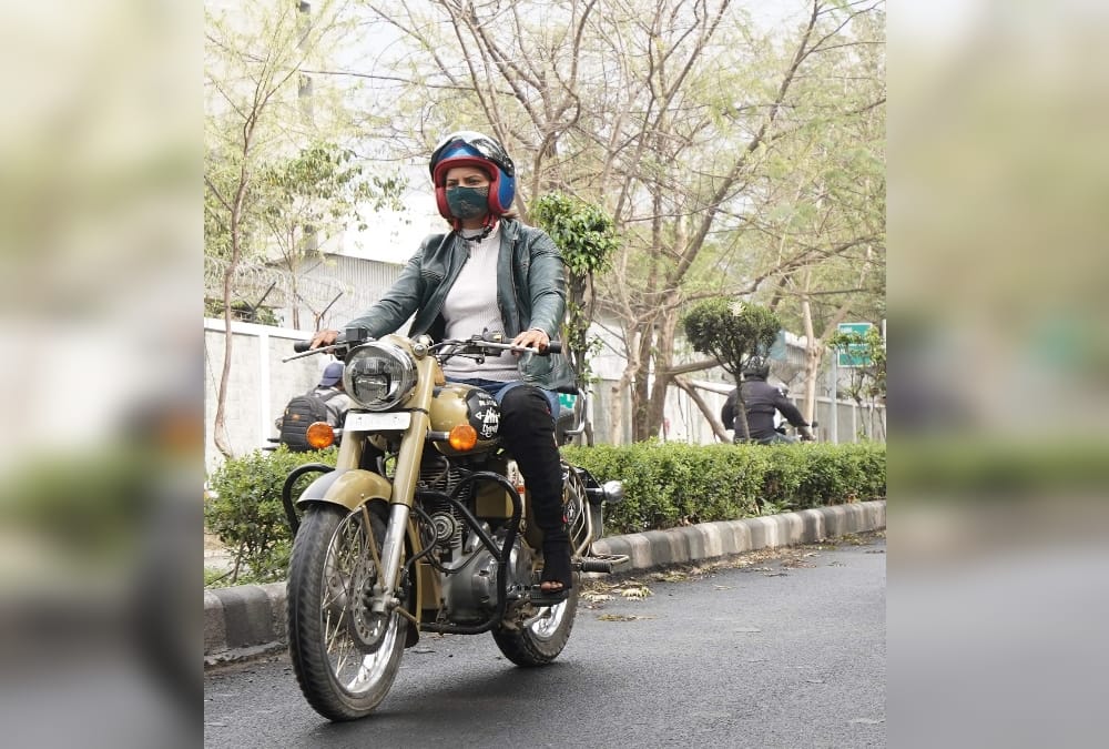 International women's day 2021: Girl Ride on Bullet in Rally in dehradun photos