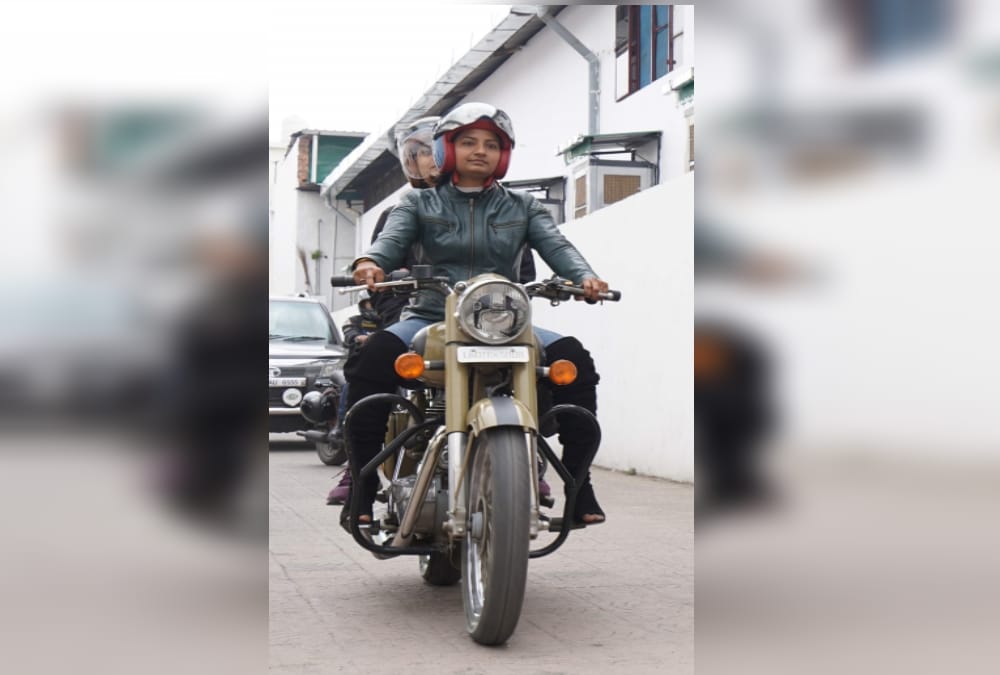 International women's day 2021: Girl Ride on Bullet in Rally in dehradun photos