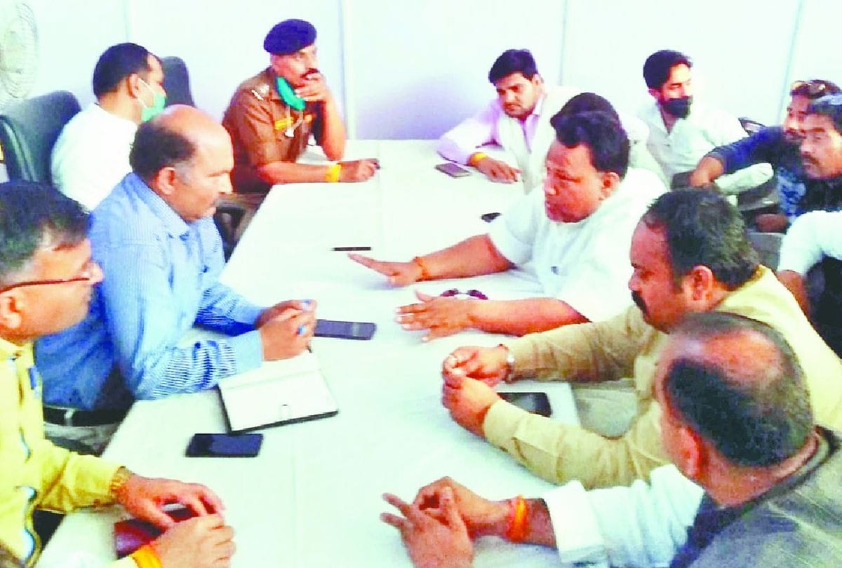 BJP workers protest at Kumbh Mela office in Vrindavan