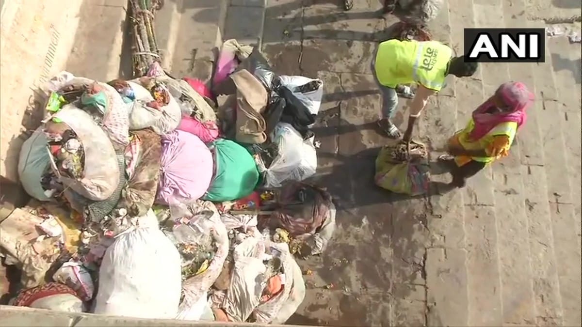 Mahaabhiyan of cleaning for ganga: employees and social workers clean 84 ghats in morning for clean ganga campaign