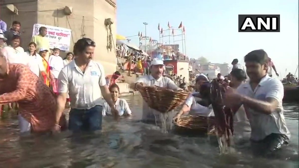 Mahaabhiyan of cleaning for ganga: employees and social workers clean 84 ghats in morning for clean ganga campaign