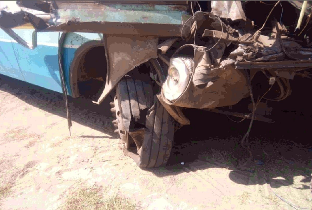 Pickup collision with truck, 13 visitors injured in mirzapur