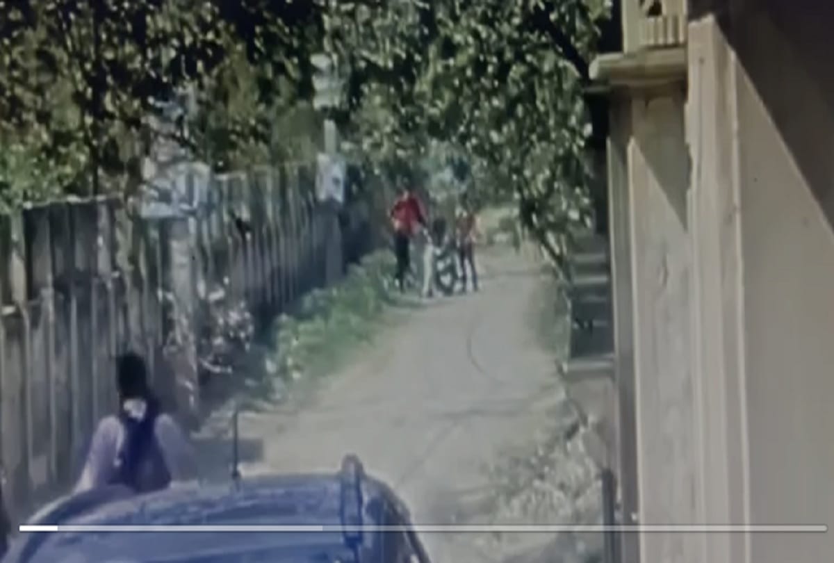 Student shot teacher student threatened teacher in class room in modinagar of ghaziabad see photos