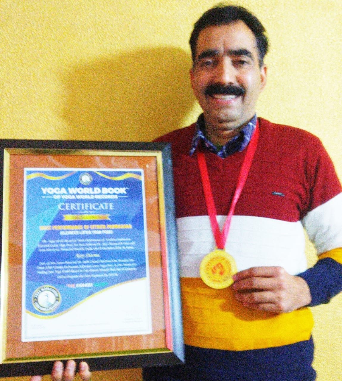 Spokesperson Ajay Sharma creates world record in the eminent Padmasana of Yoga