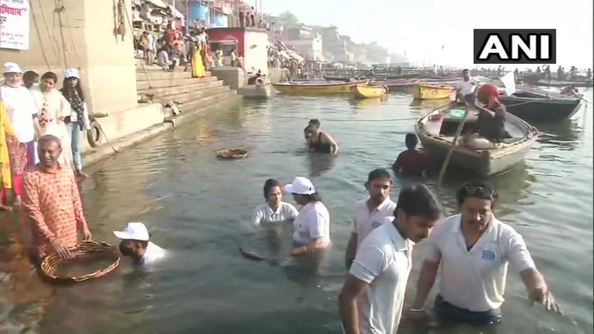 Mahaabhiyan of cleaning for ganga: employees and social workers clean 84 ghats in morning for clean ganga campaign