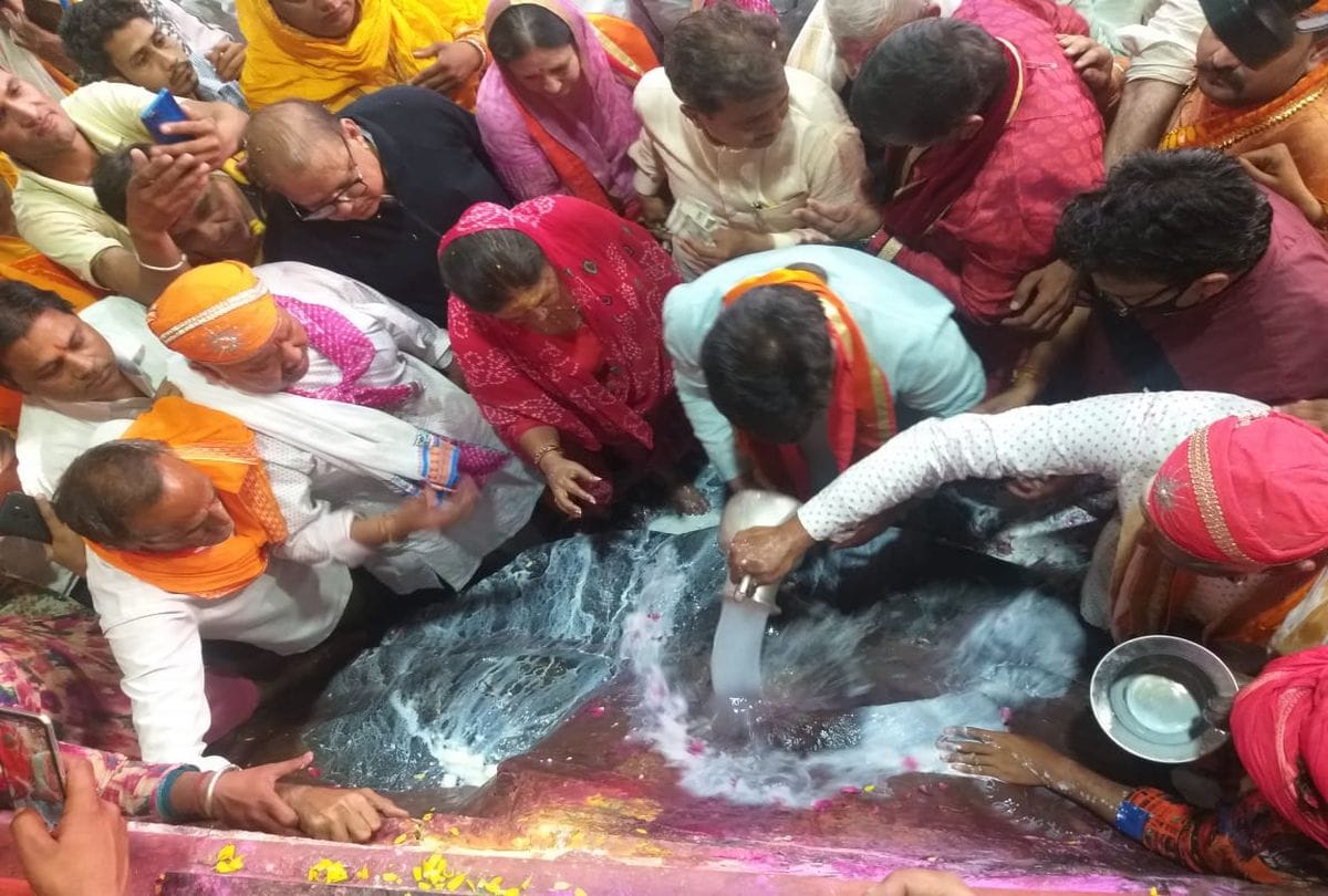 Former Cm Vasundhara Raje Birthday Pray In Govardhan