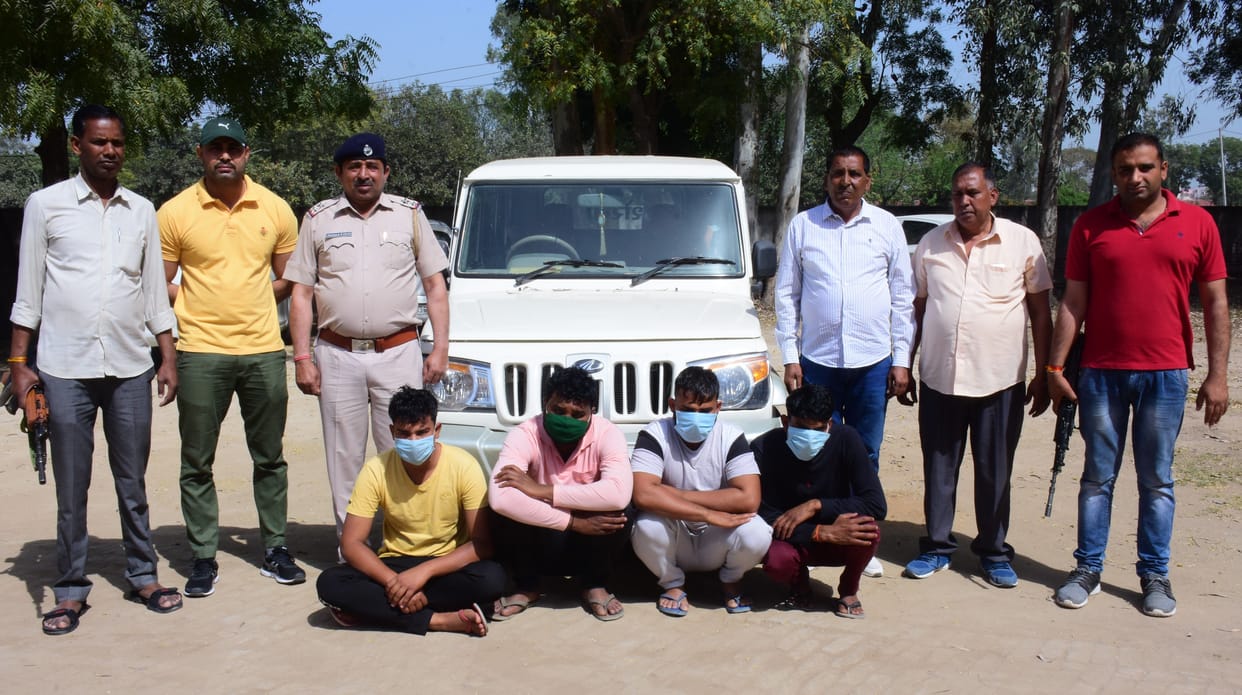 three arrested, petrol pump loot, police