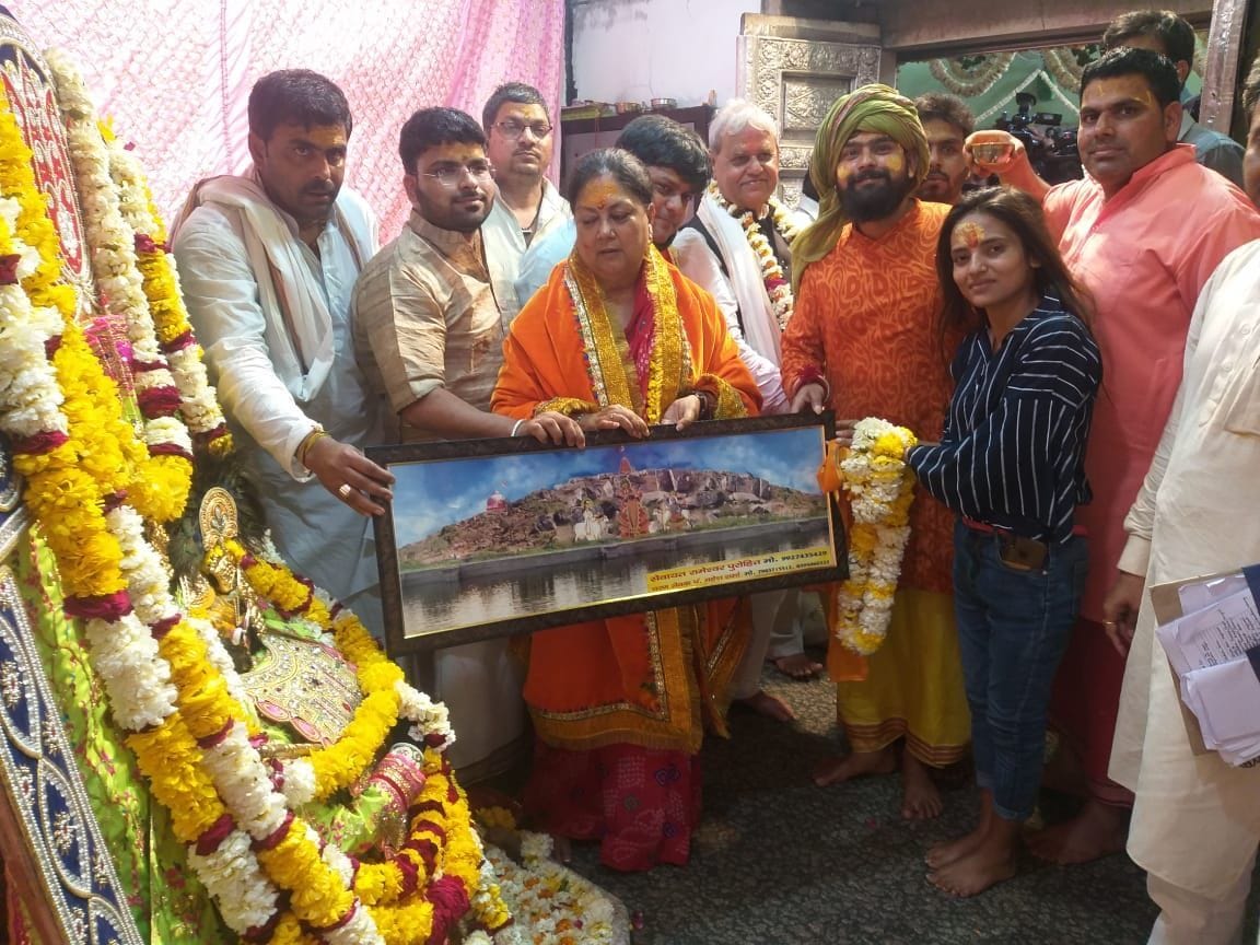 Mathura: Vasundhara Raje sought Giriraj ji's milk by mourning her