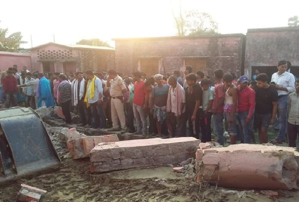 Bihar breaking big accident in khagaria government school wall collapses many died