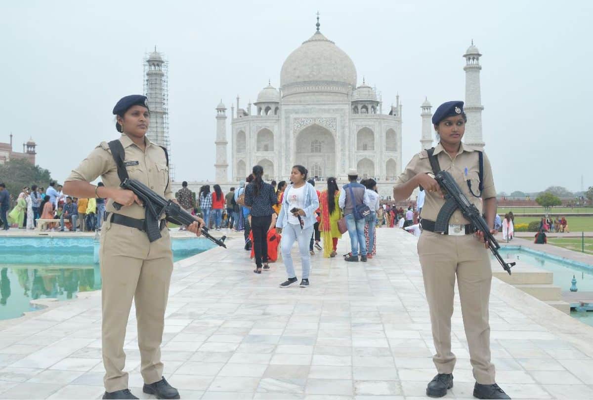 Taj Mahal Entry Free At Woman's Day